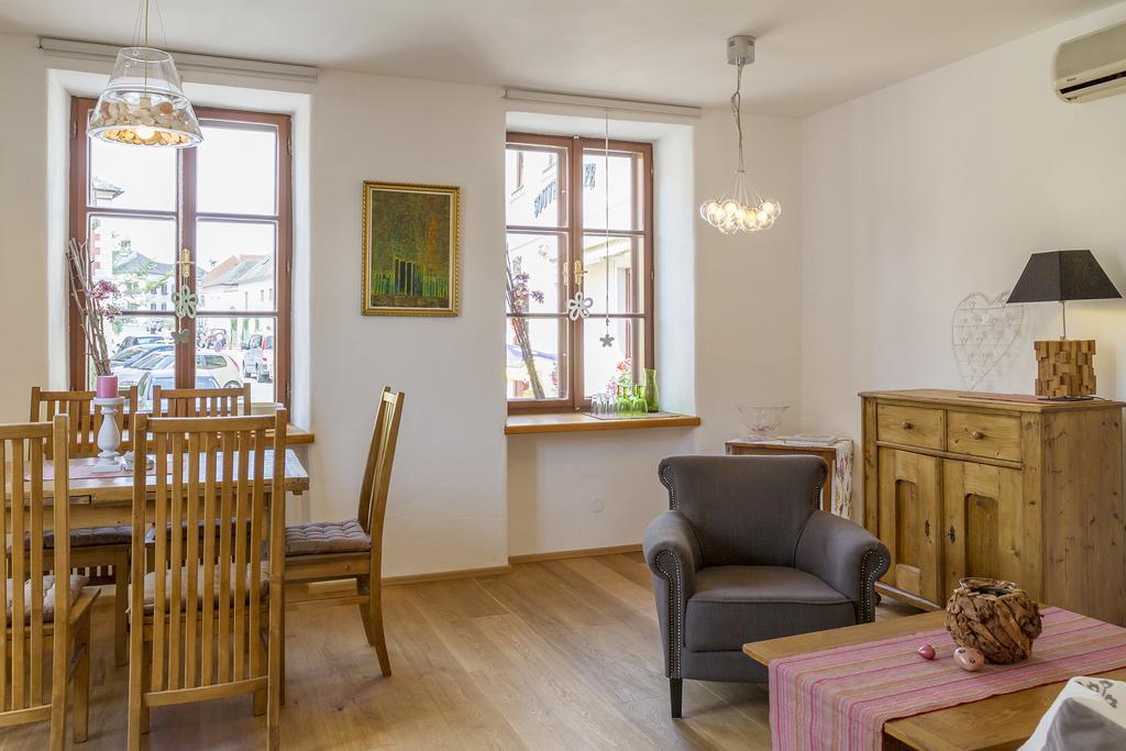 Unser Rosa Haus Fuer Sie Ruszt Kültér fotó